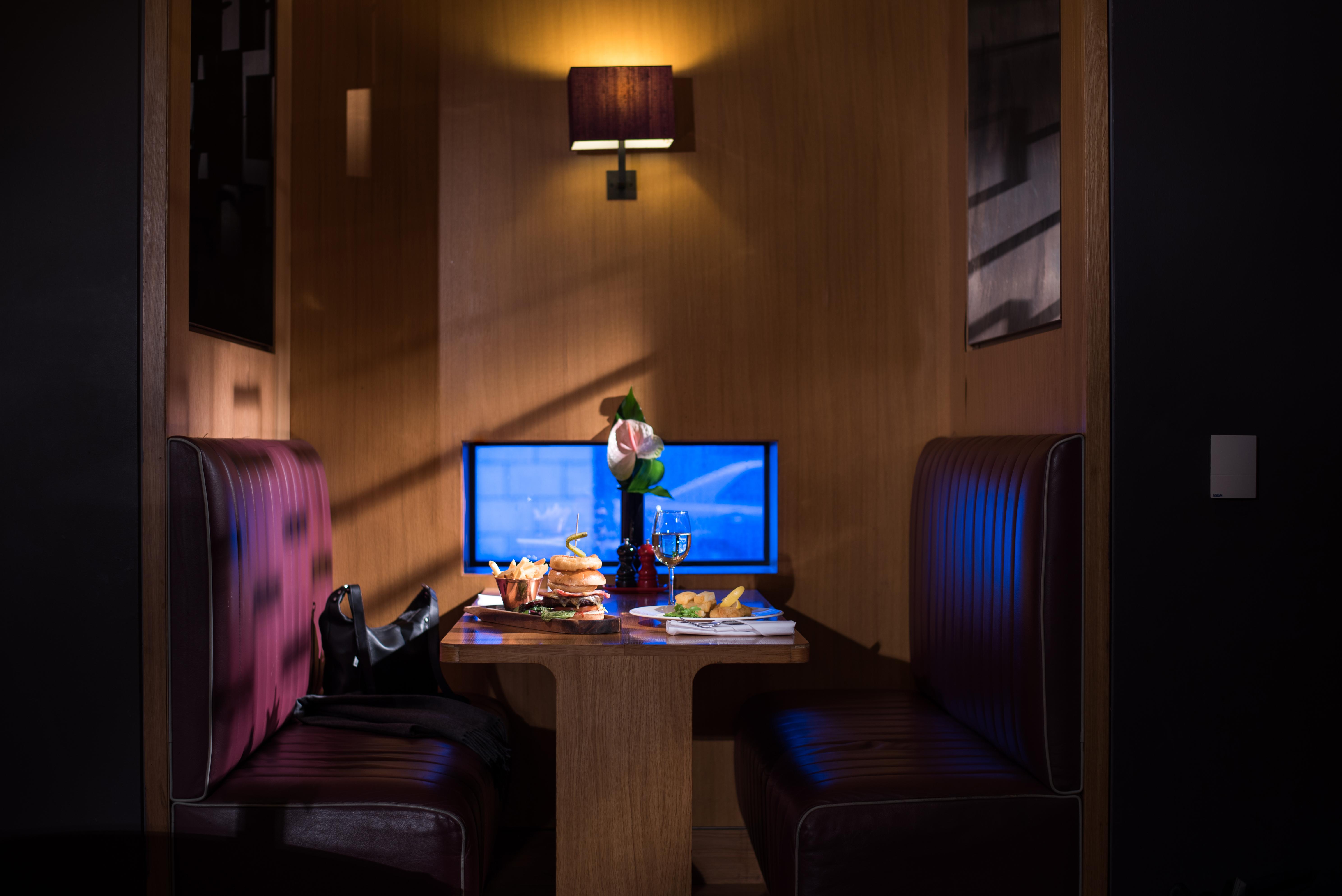 فندق ذا فيتزويليام بلفاست المظهر الخارجي الصورة A private booth at the restaurant